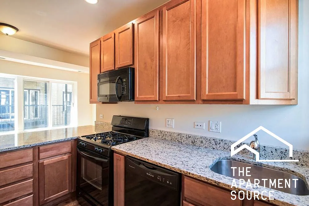 Building Photo - 3354 W Wilson Ave #1S
