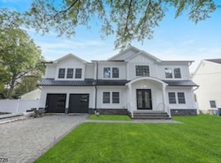 12 Olympia Blvd, Paramus, NJ 07652
