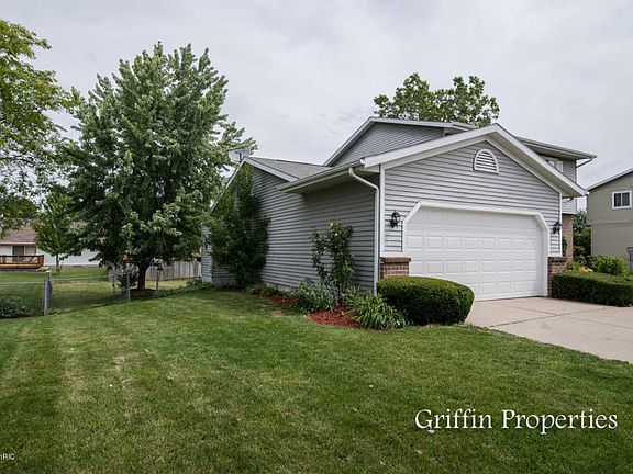 3rd image of 2351 Fawnwood Dr SE