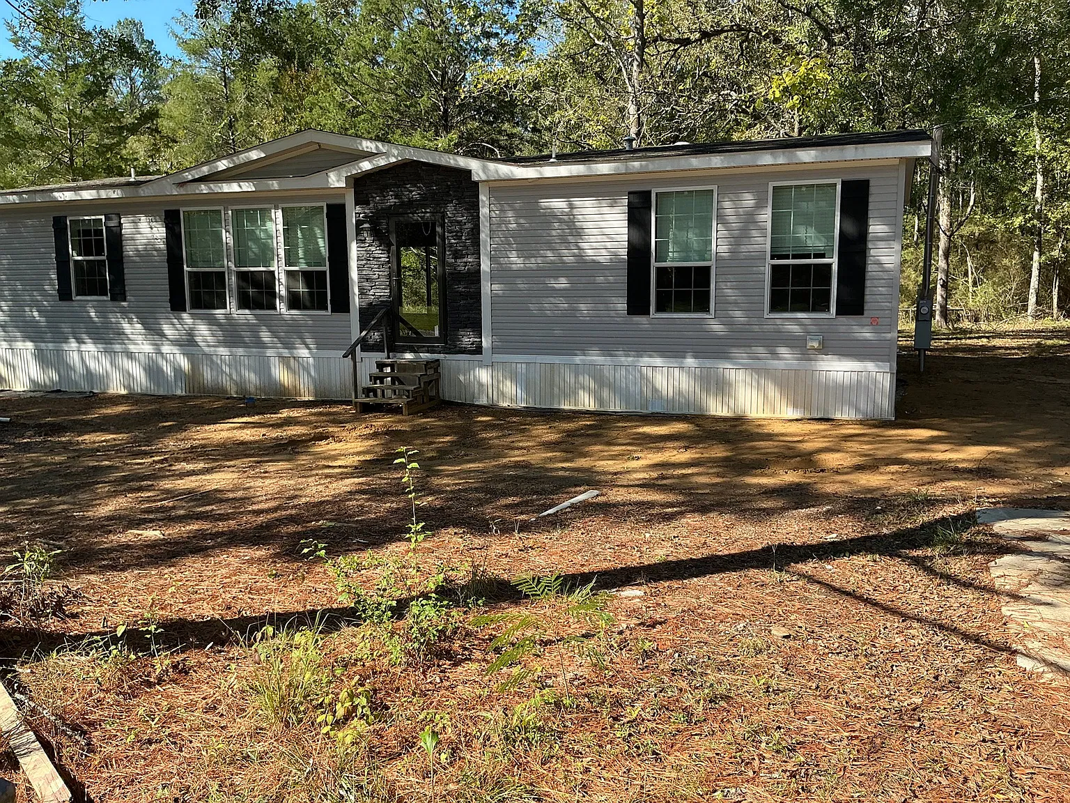 Nearly new Franklin Home — Photo 1