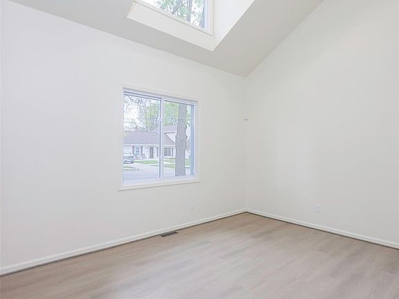 5th image of 20505 Ridgemont Rd