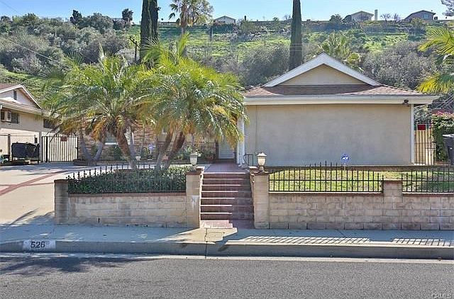 1st image of 526 Casuda Canyon Dr