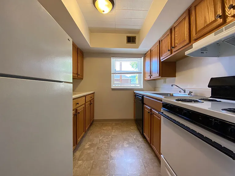 360 Maryland Ave — Photo 96