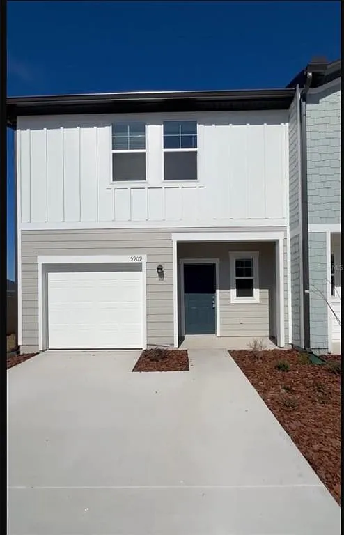 3 bed, 2.5 bath, 1424 sqft, $2,300 — Photo 1