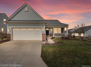 1051 Paddock Ln, South Lyon, MI 48178