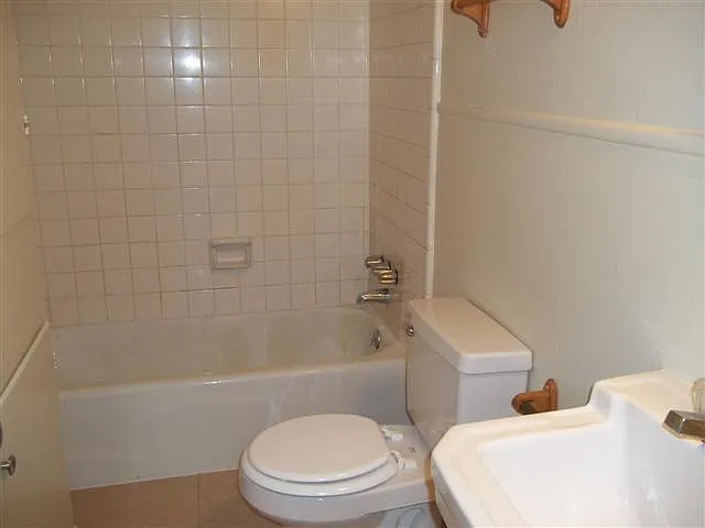 910 Hill St — Photo 5