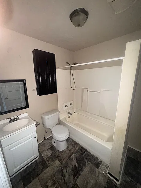 2 bed, 774 sqft, $1,435 — Photo 3