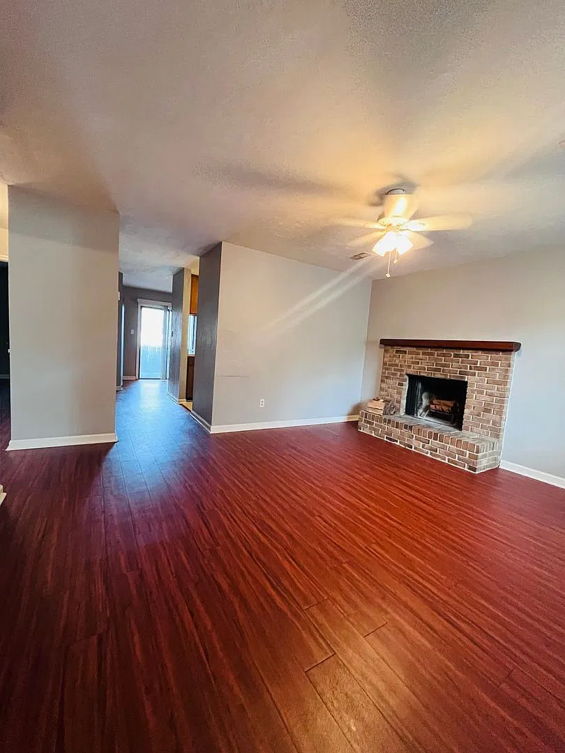 128 Locke St Apts — Photo 3