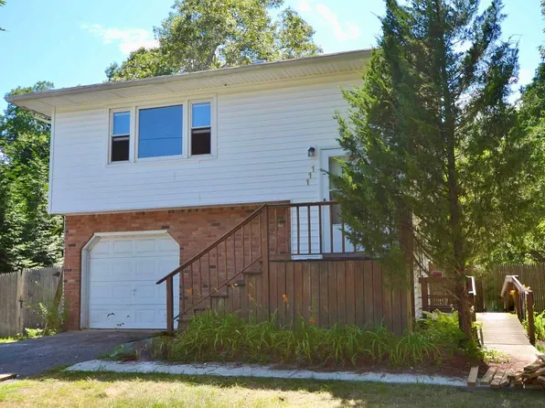 111 Maple Avenue, Shirley, NY 11967