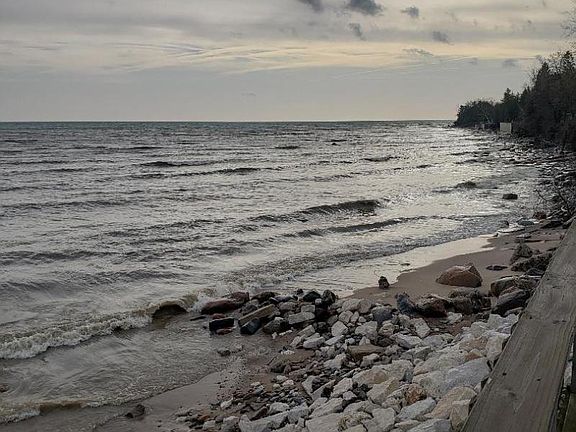 3rd image of 1501 Lakeside Dr