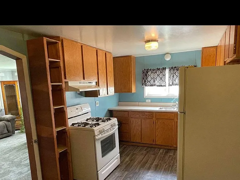 1810 Ryan Ave — Photo 14