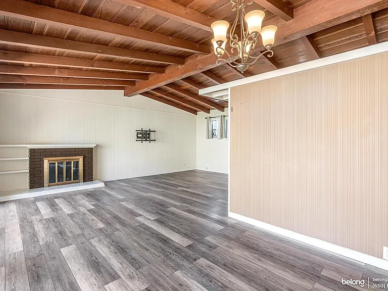 2036 Center Rd — Photo 7