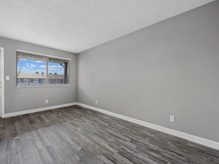 Peak 72 Apartments — Photo 23