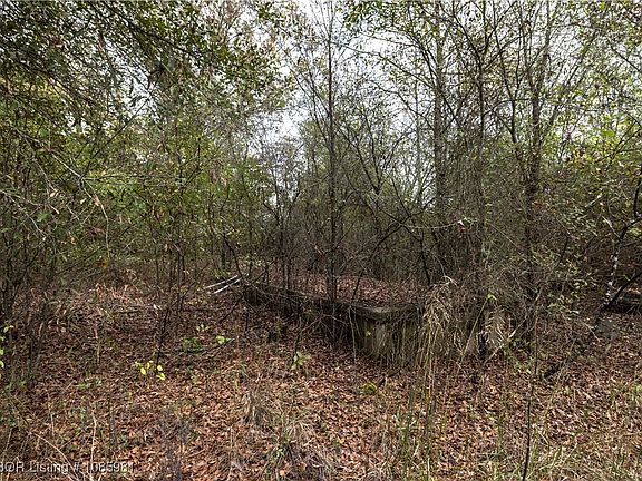 3rd image of D2037/east Side Rd