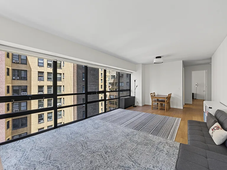 415 E 54th St #10C — Photo 3