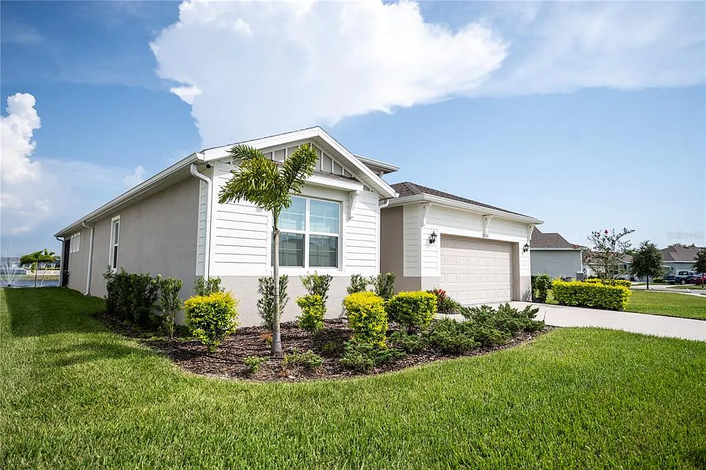4 bed, 2.0 bath, 2046 sqft, $2,900 — Photo 4