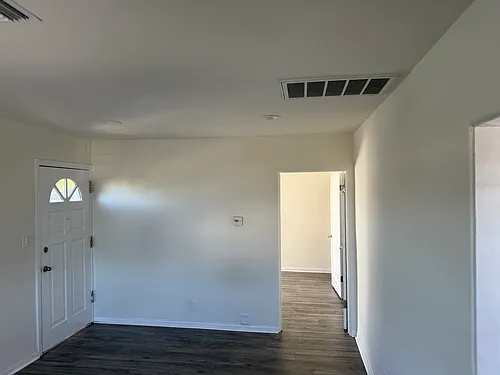 4216 1/2 W Victory Blvd #1/2 Photo 1