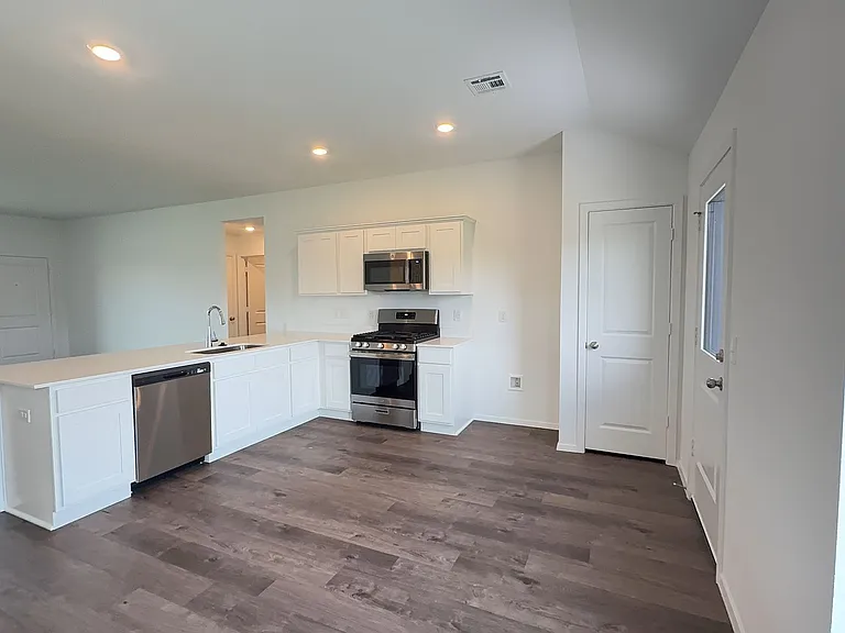 1604 E Gary St — Photo 5