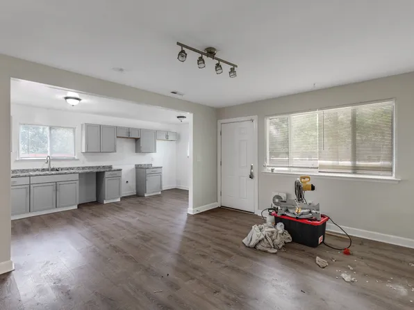 15824 Dacosta St, Detroit, MI 48223