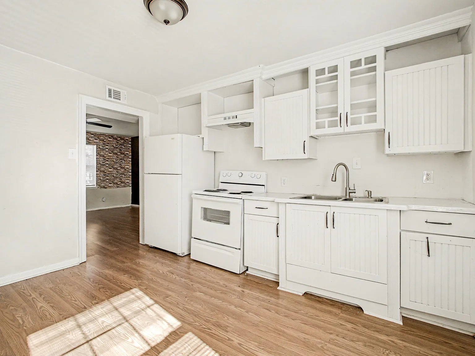 2 bed, 812 sqft, $1,100 — Photo 3