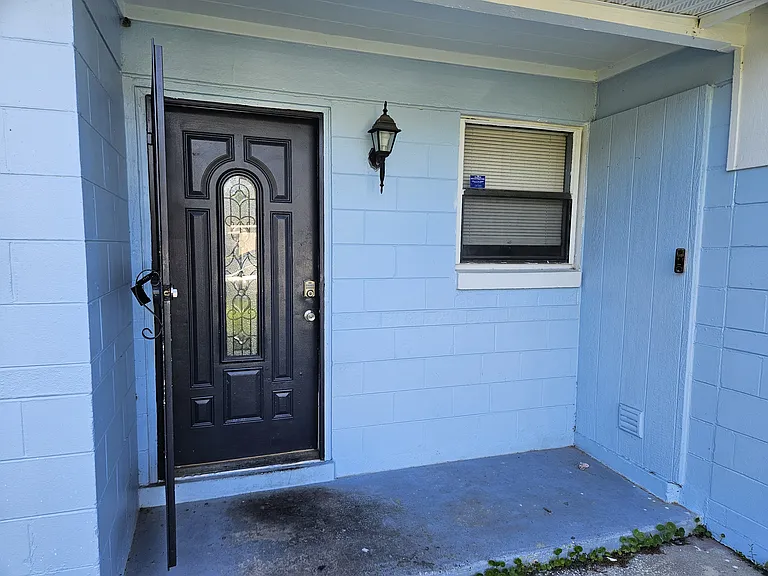 2230 Eudine Dr W — Photo 2