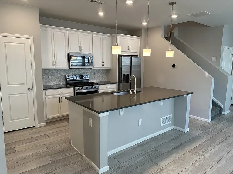 2948 Distant Rock Ave — Photo 3