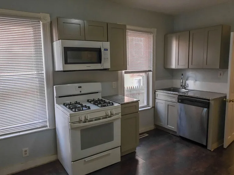 (SFRE) 605 Lansing Street — Photo 1