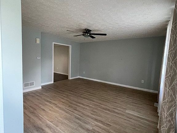3rd image of 201 Ne Cir