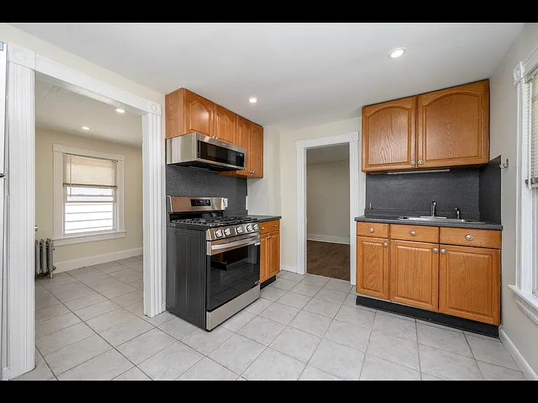 230 John St #2 — Photo 26