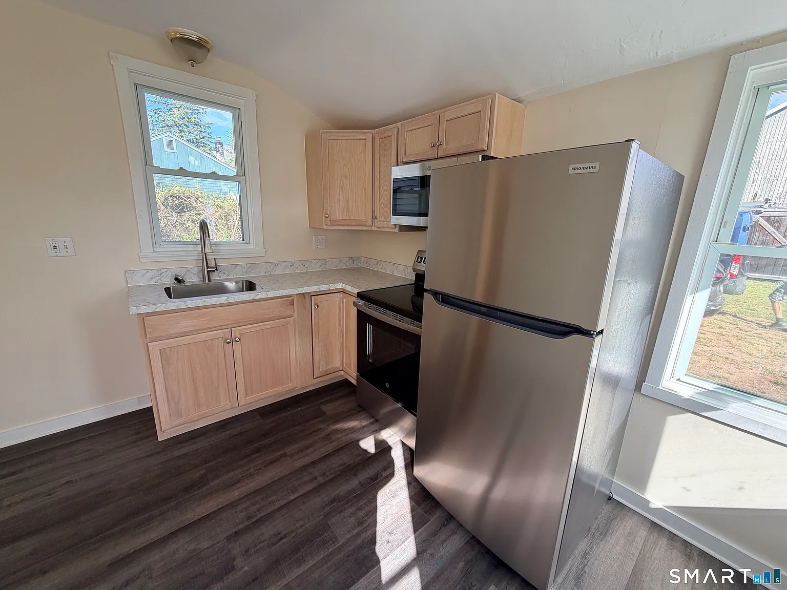 2 bed, 1.5 bath, 877 sqft, $1,850 — Photo 3