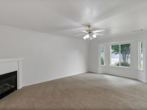 2nd image of 3376 Vinewood Dr