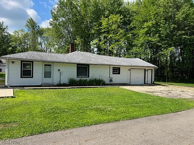 17911 Davis Rd photo 1