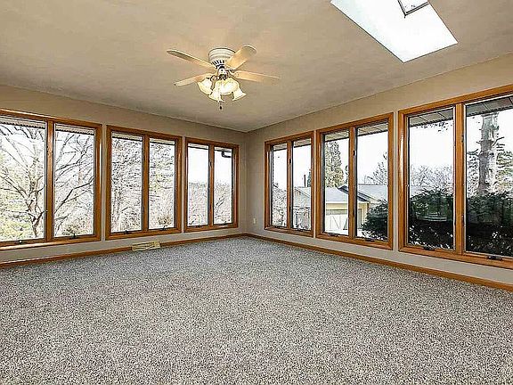 5th image of 315 River Rdg