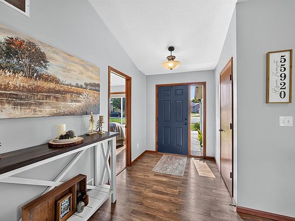 4th image of 601 3rd St NE