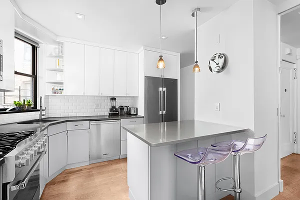 Sold by Compass | media 7