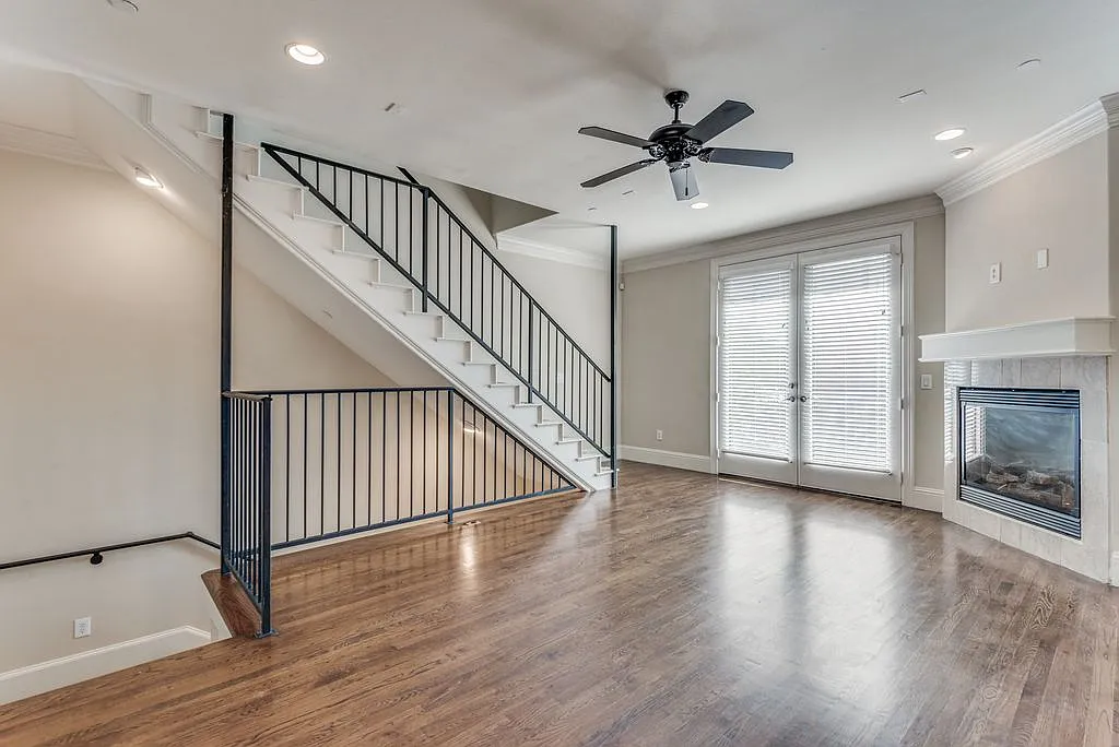 4 bed, 2152 sqft, $4,650 — Photo 1