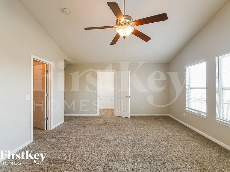 8728 N Springview Dr — Photo 8