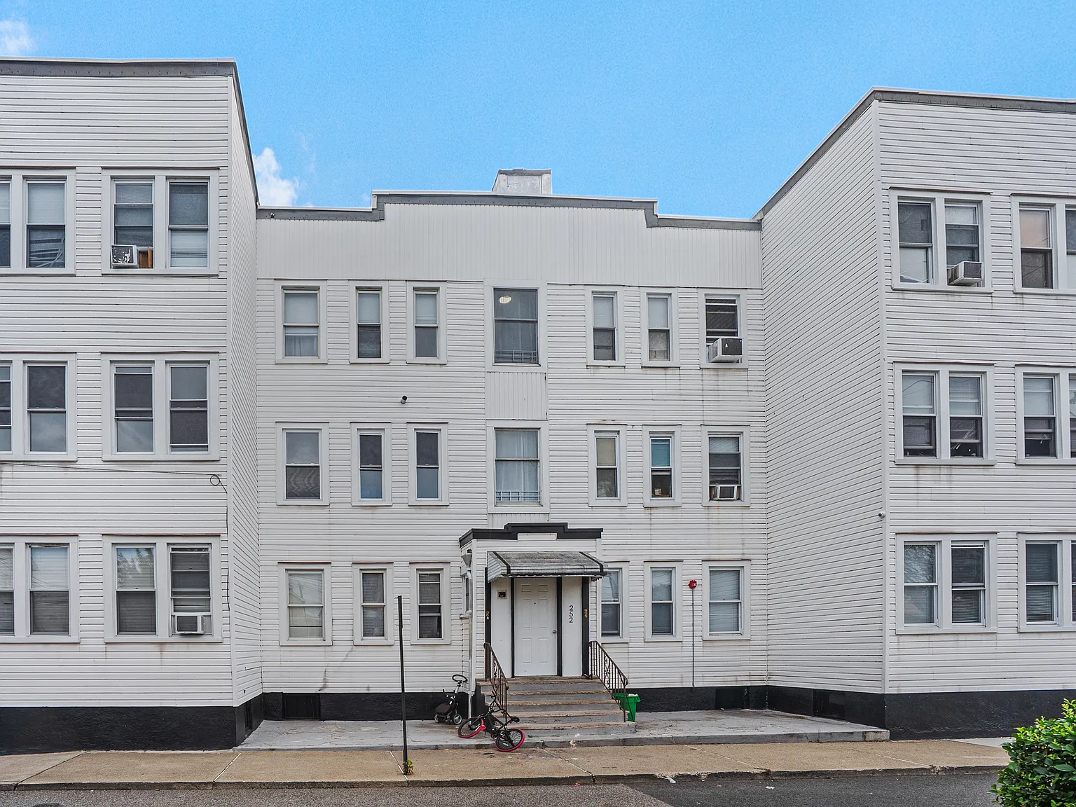 3 bed, $2,650 — Photo 1
