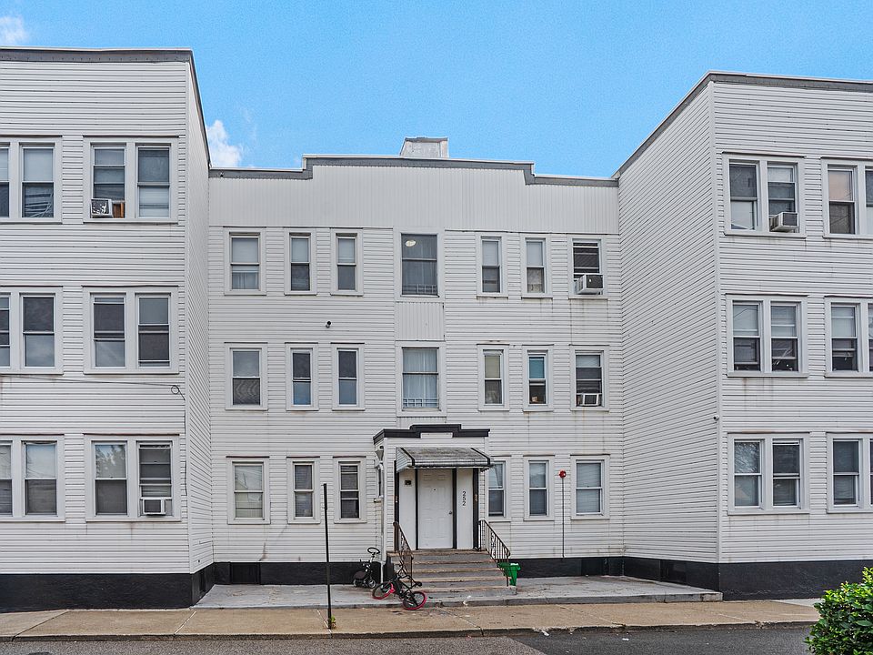 1st image of 252 River Dr APT 3