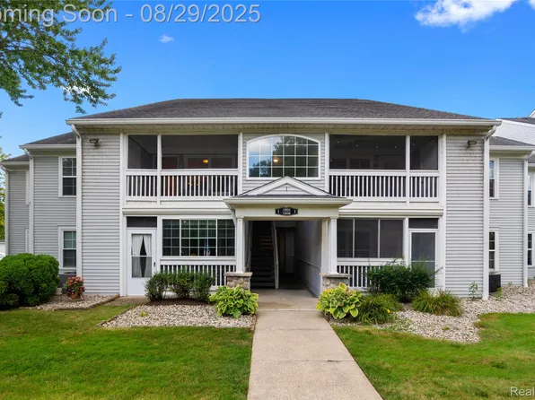 12532 Saint Andrews Way, Fenton, MI 48430