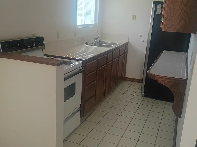 723 Cliff Dr #1/2 — Photo 5