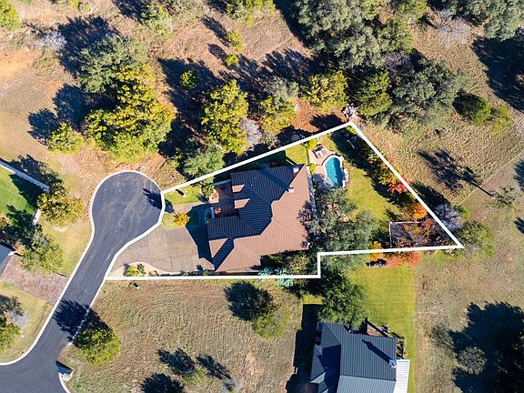5th image of 303 Emerald Way