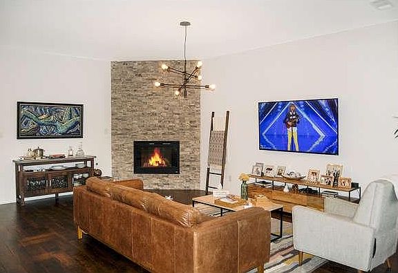 3rd image of 3621 Walden Dr