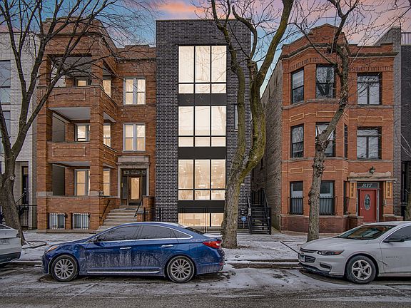 2nd image of 819 N Hoyne Ave #1