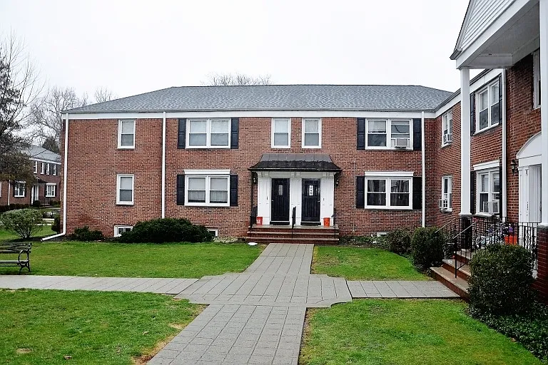 412 Morris Ave #9 — Photo 5