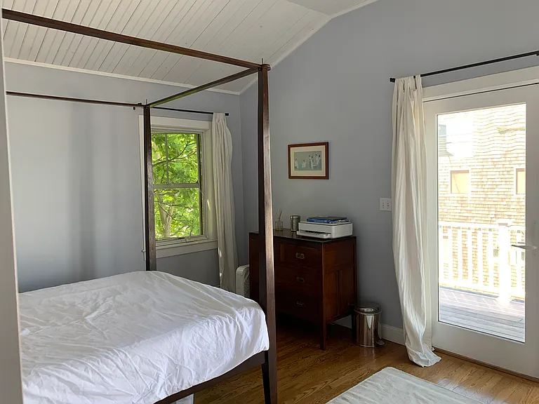 81 Northern Blvd — Photo 10