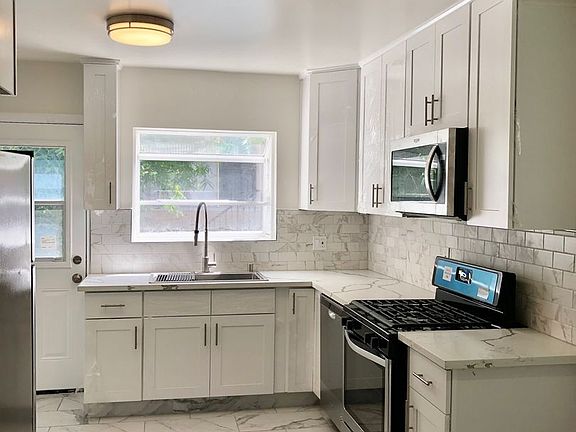 3rd image of 6678-88 De Longpre Ave #6684