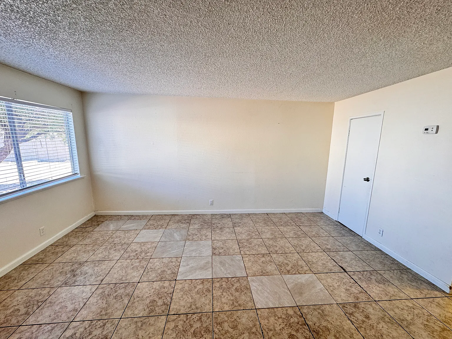 2 bed, 1.0 bath, 731 sqft, $1,155 — Photo 3