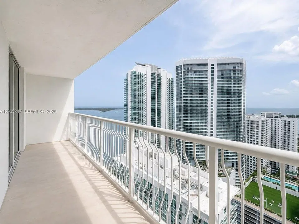 1200 Brickell Bay Dr #3821