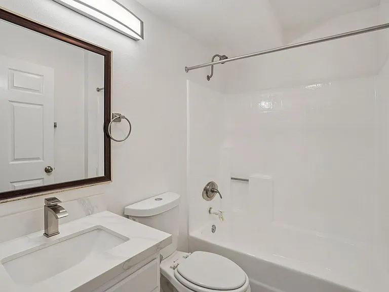 315 Virgil — Photo 38